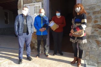 DISTRIBUTION DE MASQUES DANS LES ÉCOLES DU PAYS DE TARASCON.