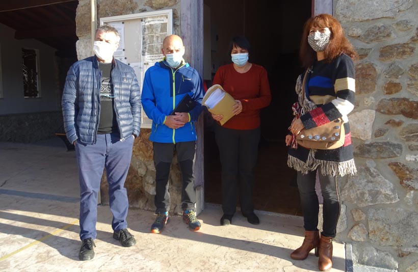 DISTRIBUTION DE MASQUES DANS LES ÉCOLES DU PAYS DE TARASCON.