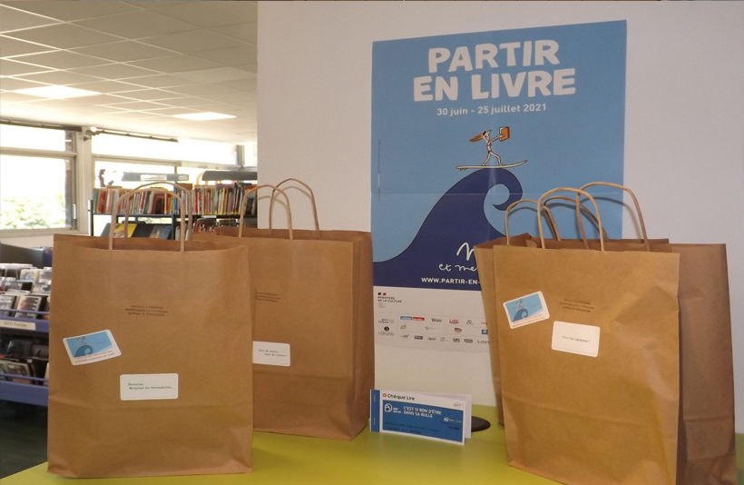 BIBLIOTHEQUES : POCHETTES SURPRISES ET “CHÈQUES-LIRE” À GAGNER !