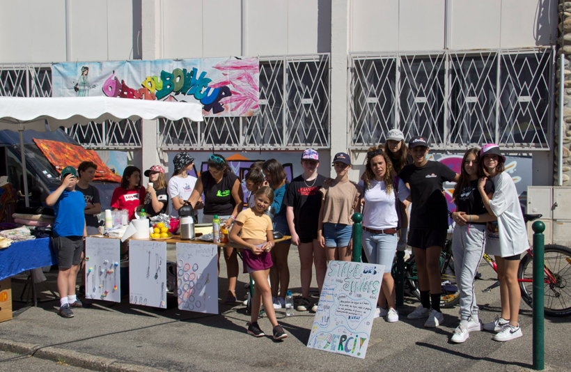 LES JUNIORS DU CENTRE DE LOISIRS AU MARCHÉ DE TARASCON..